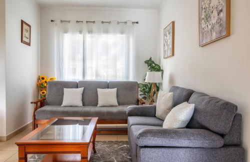 Oasis park 2 bedroom top floor Apartment AT72 - Foto 15