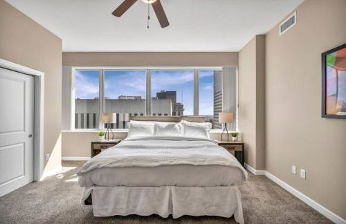 21st Floor Penthouse | Amazing Views of Downtown! - Photo 22