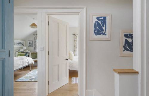 The East Wing Set in Beautiful Gardens Parking - Foto 17