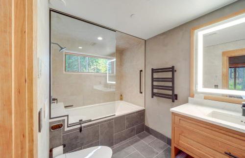 Luxe Valley Home with Sauna and Hot Tub Near Mazama - Foto 14