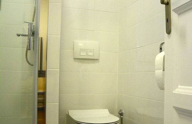 Salon 5 Zemun , Belgrade - Foto 12