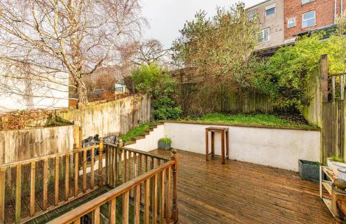 Large 5Bed Town House-Sleeps 9-By FabAccommodation - Foto 23