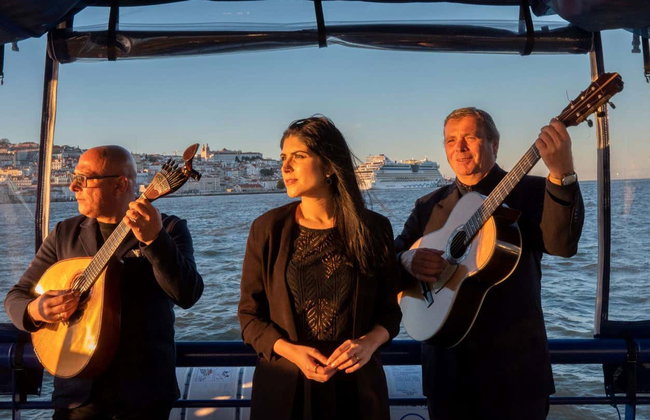 Paseo en barco con espectáculo de fado - Foto 6