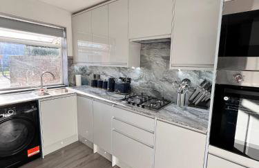 Luxxe House with Hot tub and Pool table - Photo 29