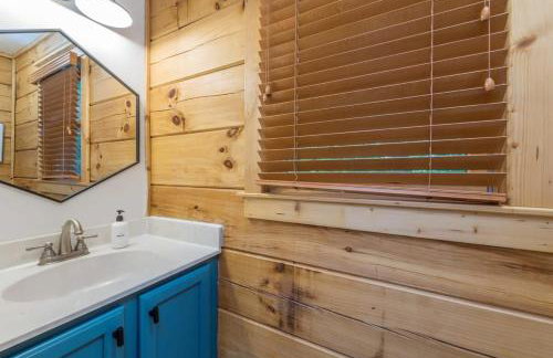 2 Cabins ~ Sleeps 22 ~ 100 Feet Apart ~ Ski in out - Foto 57