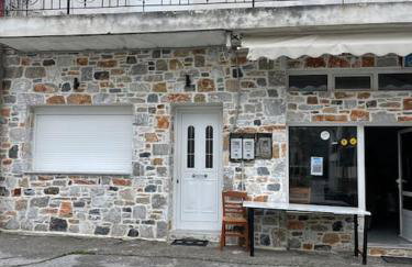 Όμορφο κατάλυμα στην κεντρική πλατεία του χωριού - Photo 18