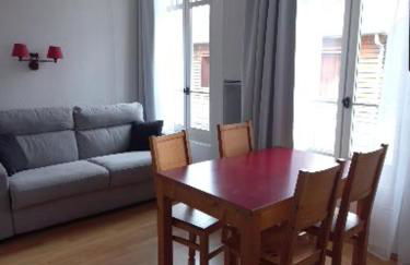 Appartement Reines des Pyrénées, T2, entier, centre Luchon, tarif cure thermale, wifi, casier à skis, ascenseur - Photo 1