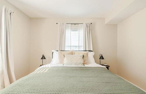 Pristine Walkable Downtown 2BR Apartment - Foto 10