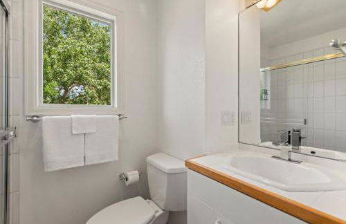 Heart of Cherry Creek Group Retreat Hot Tub - Foto 50