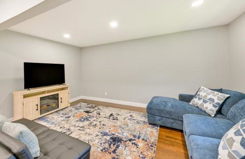 Hampton Bays Retreat Walk to Squires Beach! - Foto 4