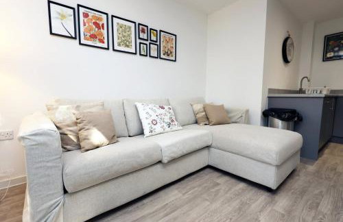 Modern Comfort Near Castle St with WiFi & Parking! - Foto 9