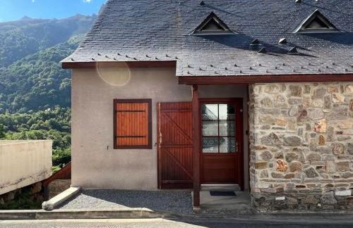 T3 rénové avec balcon, vue montagne et Parking. - Photo 4