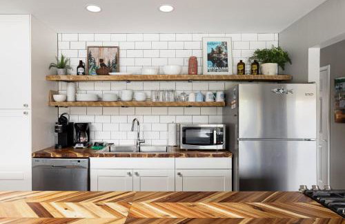 Bryan Lake Oasis in Downtown Lake Ann - Foto 36