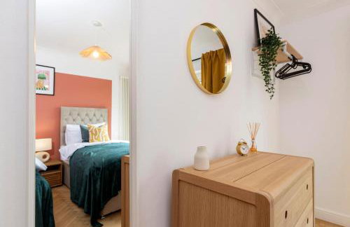 Stunning Bishop Auckland House with 5-bedrooms & 8 Beds Sleeps 12 with Free Parking by PureStay - Foto 6