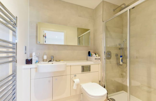 Lovely Luminous 3 Bed Flat, With Secure Ev Parkng - Foto 9