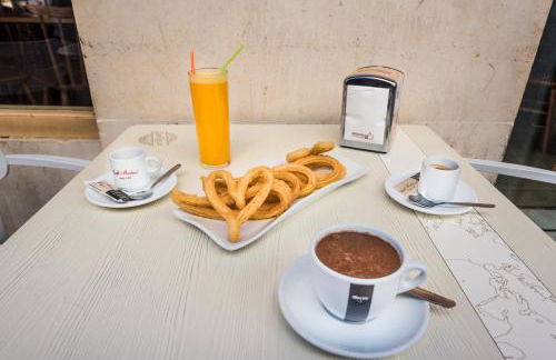 Malaga Centre Apartment with Parking - Photo 21