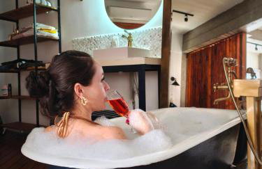 O Refúgio 202 Loft Exclusivo com Banheira Vitoriana em Gramado - Foto 1