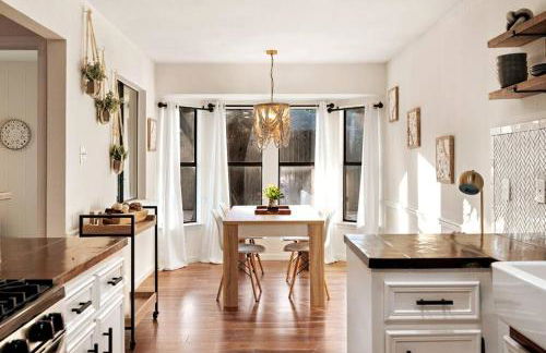 Charming & Bright W Lounging Pool and Hot Tub - Photo 28