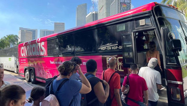 Subiendo a bordo del autobús