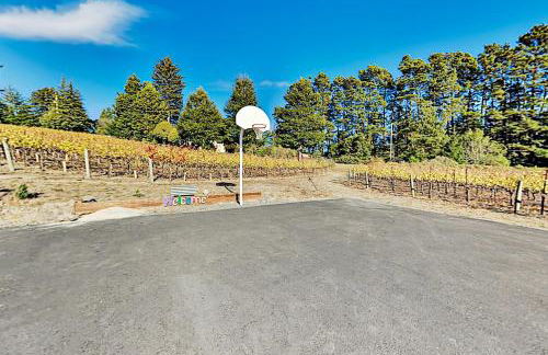 Mtn-View Retreat with Hot Tub and Deck in Sebastopol - Foto 25