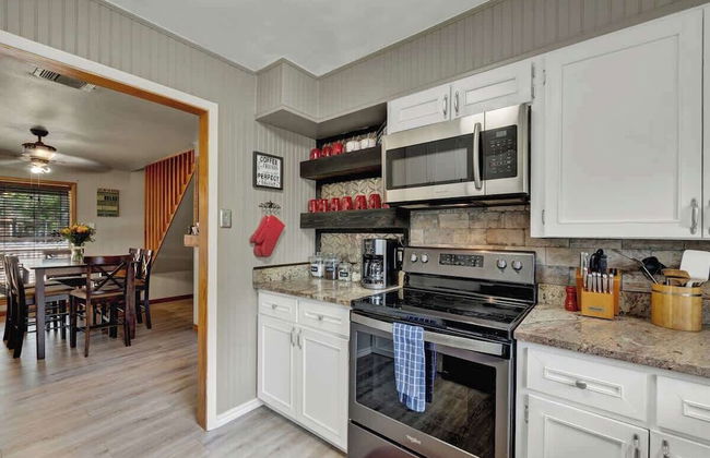 Gettin' Guada Loopy With Hot Tub & Riverfront - Foto 13