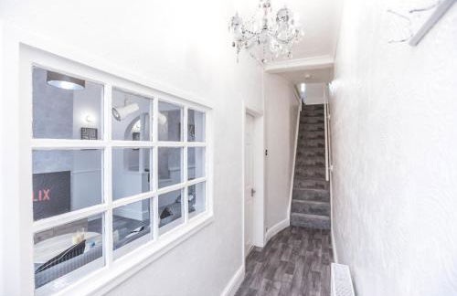 Modern 3BD House - Free parking - Fast WiFi - Foto 14