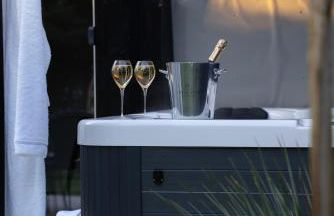 Premium suite with jacuzzi - Photo 36