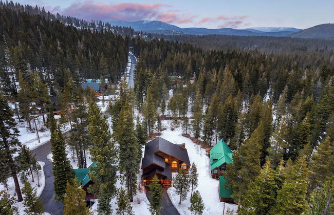 5 Mins to Ski Resort Ping Pong, Pool Table, Deck Donner Ridge by Avantstay - Foto 42