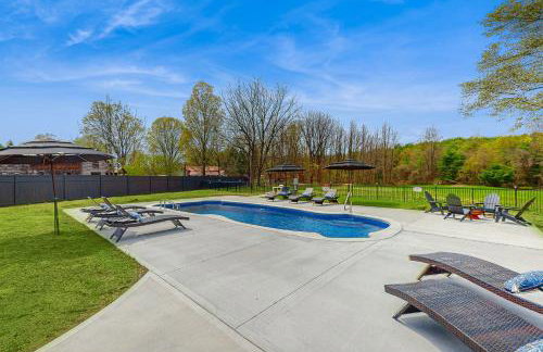 Outdoor Wonderland! Newly Built Home in Fort Ann - Foto 1