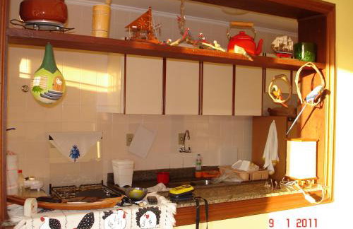 apartamento com linda sacada em direção ao mar - Foto 9