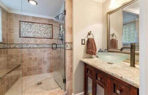 Hillside Hot Tub Hideaway! King Bed / Fire Pit - Foto 25