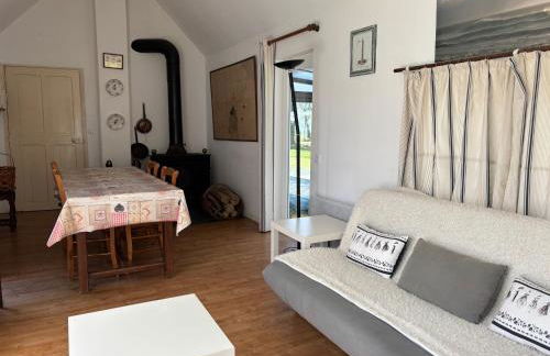 Maison de campagne lumineuse spacieuse dans impasse au calme a proximité d'un chateau deux vérandas grand jardin cabane pour vélos, pres Port en Bessin et Bayeux, proche plages du débarquement - Foto 5