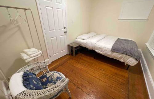 Entire Beautiful 2BR Apartment [L]. Convenient location in the heart of Queens! - Foto 2