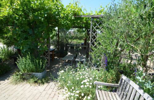 Sunny Coastal Apartment - Foto 16