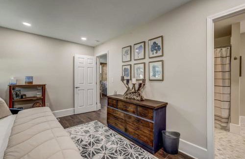 Cozy Riverside Villa - Walkable to Bars & Restaurants - Foto 18