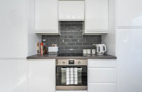 14 Acomb Wood Drive Peaceful 2-Bed Home in York with Free Parking - Pass the Keys - Photo 14