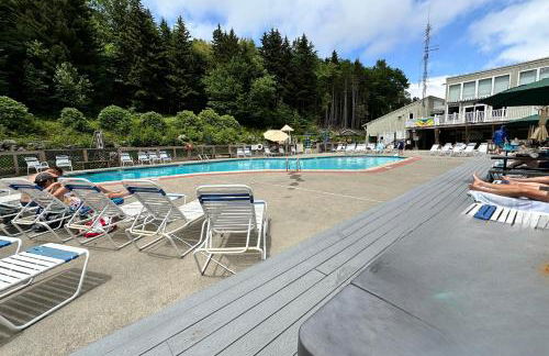 Hike, Ski and Relax Renovated Retreat in Wilmington - Foto 36