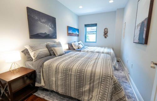 Stylish 3BR w Pool Table & Garage - Foto 39