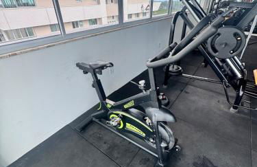 Ap próx ao shopping com garagem, piscina e ar - Foto 41