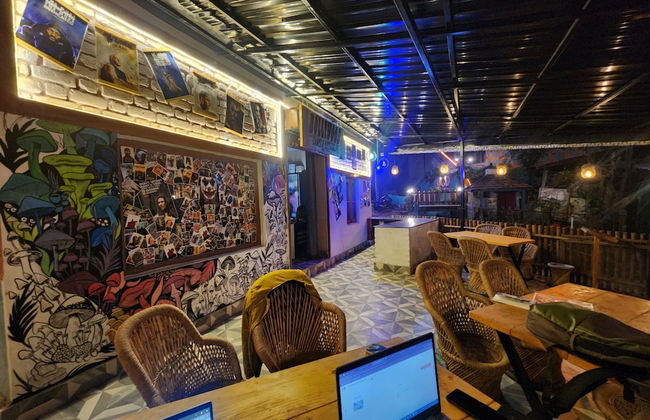 Hollywood Camps and Restaurant Bir - Foto 14