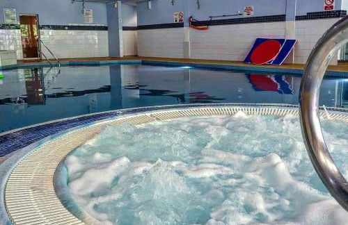 House in Drymen Village with free local health club access - Photo 16