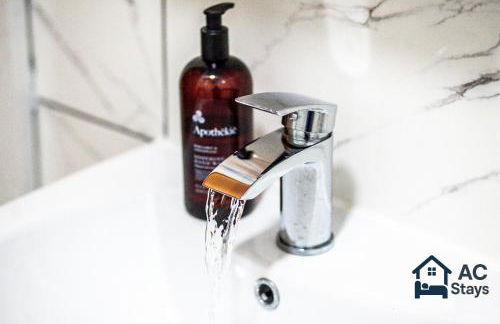 West House 4-bed Perfect for Contractors, Groups and Families - Foto 21