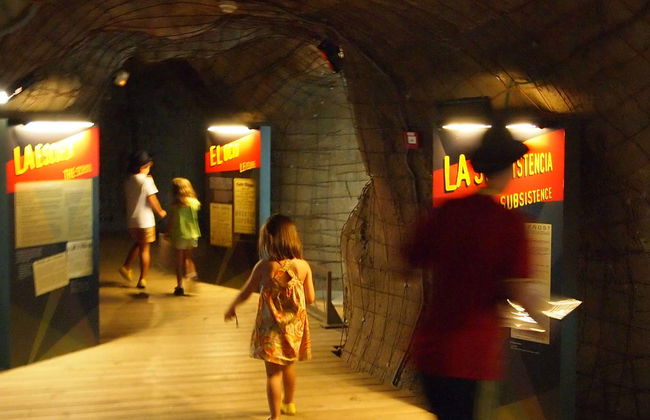 Entrada al Museo-Refugio de la Guerra Civil - Foto 1