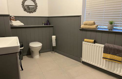 The Coach House 2 - Bedroom Apartment Sleeps 5 - Photo 15