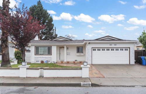 3BR Home Ideal for Work Trips, Family & Long Stays - Foto 26