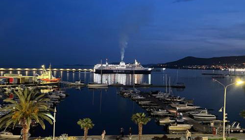 FZin Suite - Photo 3