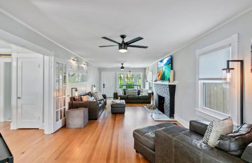 Historic Waterfront estate With Yard & Modern Kitchen - Foto 42