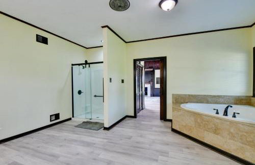 Private Pool Pilot Point Home on 45 Acres - Foto 14