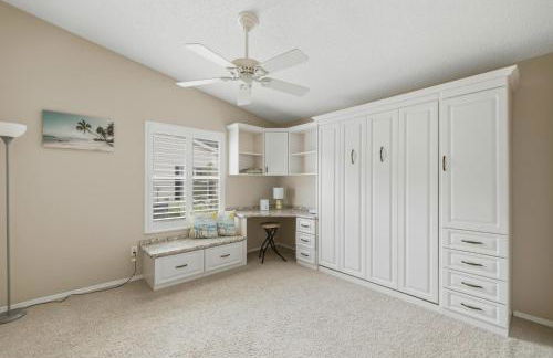 Cozy 2BR Mins to Lake Sumter Landing and Brownwood Paddock Square with BBQ, Workspace, Murphy Bed - Foto 8