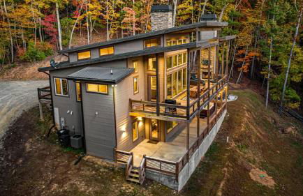 Honeysuckle Chalet - Luxe Mountain Chalet - Hot Tub, Wi-Fi, Pool Table, Party Deck, Fire Pit - 15 mins to Blue Ridge! - Foto 77